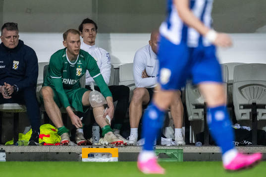 Goalkeeper Pontus Dahlberg of IFK Göteborg with ice on his knee