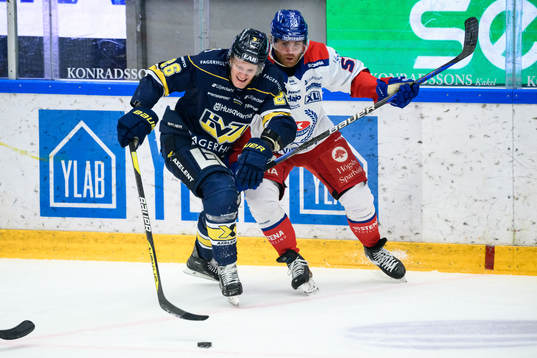 HV71s Tommi Tikka och Oskarshamns Anton Mylläri