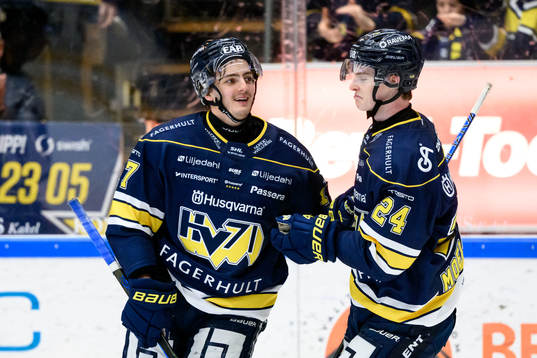 HV71s Isac Brännström jublar