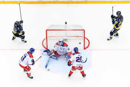 HV71s Isac Brännström och Oscar Fisker Molgaard jublar