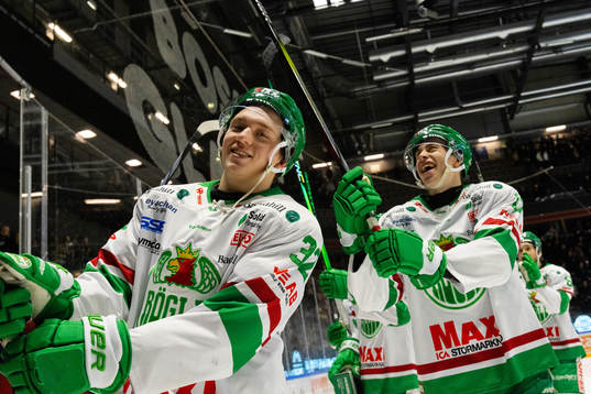 Rögles Viktor Smeds jublar