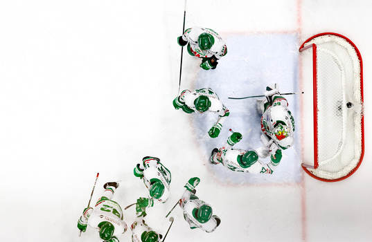 Rögles spelare tackar målvakt Petr Kvaca