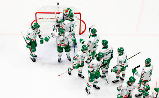 Rögles spelare tackar målvakt Petr Kvaca