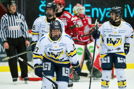 HV71s Aoife Leacy jublar
