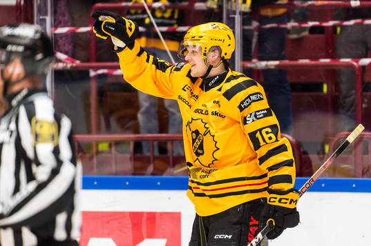 Skellefteås Linus Lindström jublar
