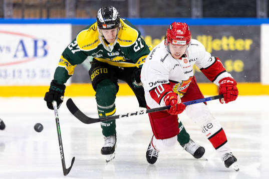 Östersunds Sebastian Benker och Almtunas Oliver Kandergård