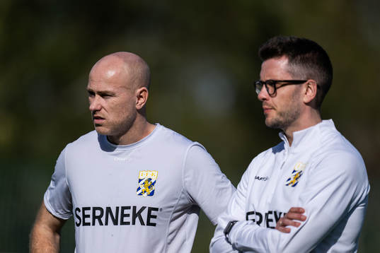 Tränare Jens Berthel Askou och assisterande tränare Sindre Tjelmeland