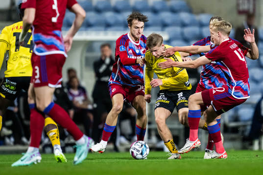 William Clem and Victor Froholdt of FC Copenhagen compete