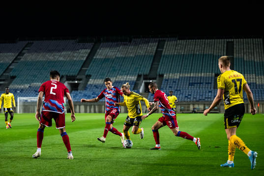 Mohamed Elyounoussi and Denis Vavro of FC Copenhagen compete for the ball with Niklas Hult of Elfsborg