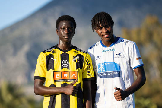 Abdoulaye Faye of Häcken and Madiodio Dia of Haugesund