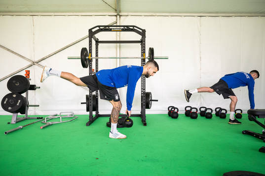Alai Hussain Ghasem och Melvin Koliqi i gymmet