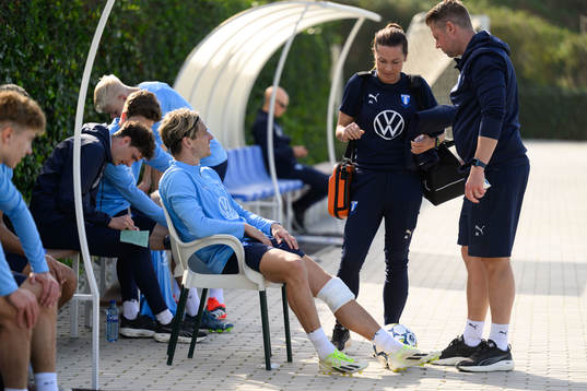 Malmö FFs Jens Stryger Larsen, läkare Amanda Lahti och