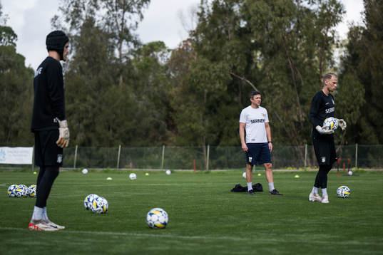 IFK Göteborgs målvakt Adam Benediktsson, lagledare Hannes