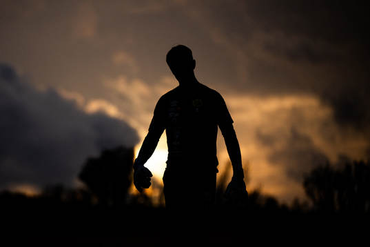 Silhouette av målvakt Melker Uppenberg