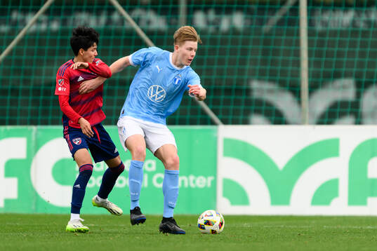 Diego Garcia of Dallas and Nils Zätterström of Malmö FF