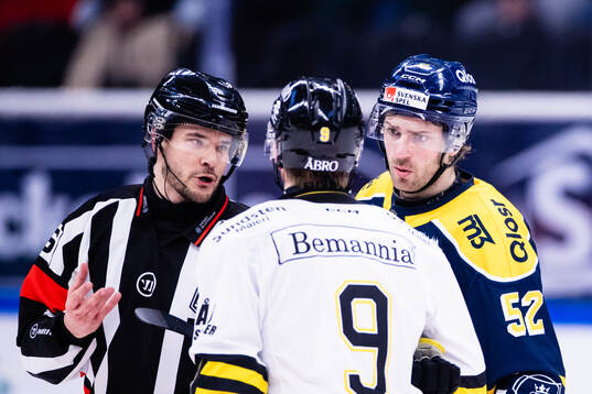 AIKs Richard Gynge och Södertäljes Christopher Liljewall