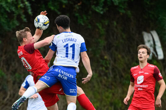 Aune Selland Heggebø of Brann and Ismet Lushaku of IFK