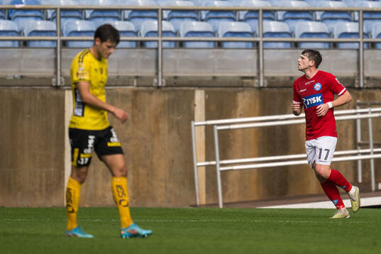 Callum McCowatt of Silkeborg celebrates after 1-2