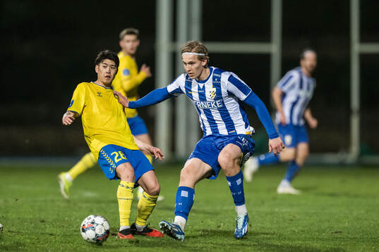 Yuito Suzuki of Brøndby and Johan Bångsbo of IFK Göteborg
