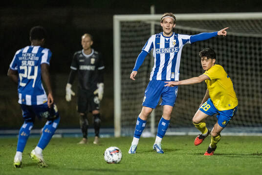 Johan Bångsbo of IFK Göteborg and Yuito Suzuki of Brøndby