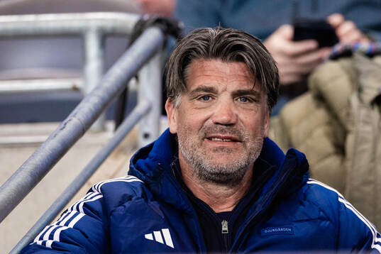 Djurgårdens sportchef Bosse Andersson på läktaren