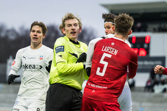 Helsingborgs Wilhelm Loeper i bråk med FC Helsingörs Lucas Larsen