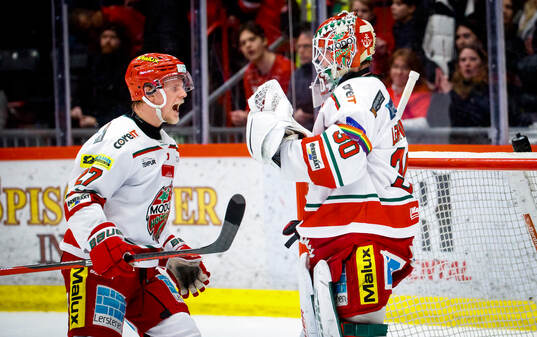 MoDos målvakt Lassi Lehtinen jublar