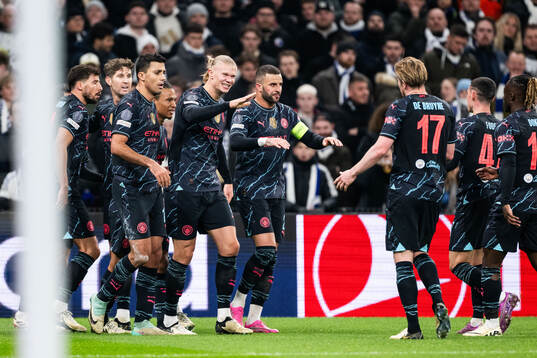 Bernardo Silva of Manchester City celebrates with Ruben