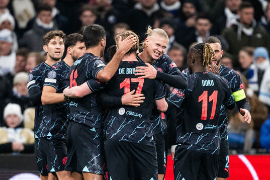 Bernardo Silva of Manchester City celebrates with team mates
