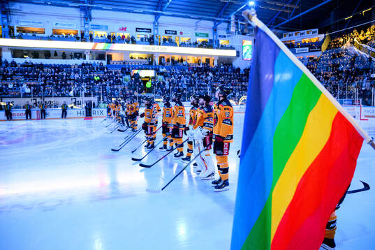 Luleås spelare vid lineup innan ishockeymatchen i SHL