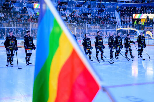 HV71s spelare vid lineup innan ishockeymatchen i SHL mellan