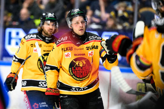 Luleås Juhani Tyrväinen jublar