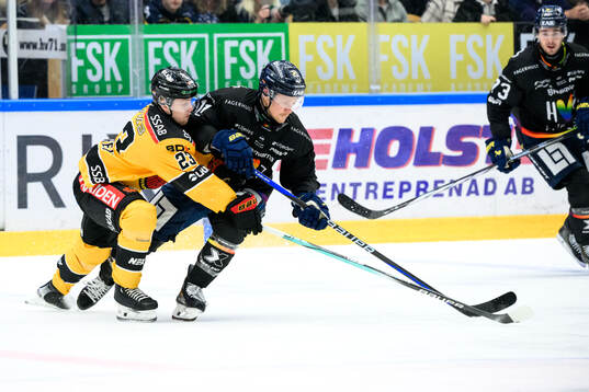 Luleås Jesper Sellgren och HV71s Simon Önerud
