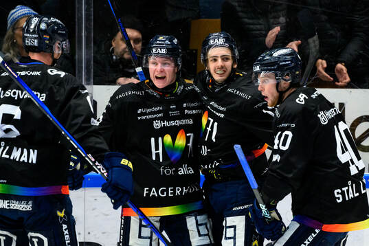 HV71s Victor Sjöholm och Isac Brännström