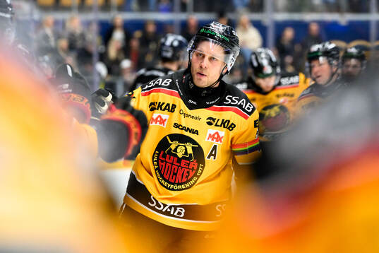 Luleås Juhani Tyrväinen jublar