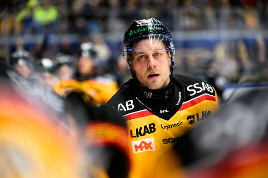 Luleås Juhani Tyrväinen jublar