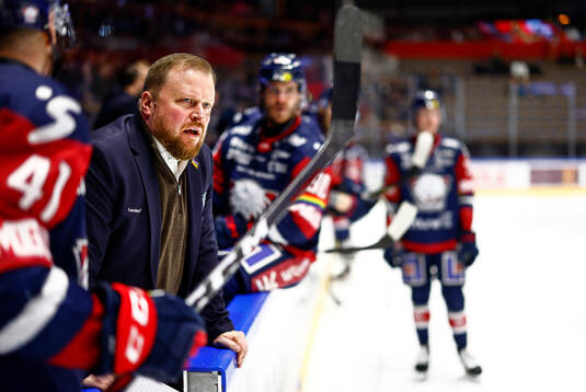 Linköpings tränare Klas Östman reagerar