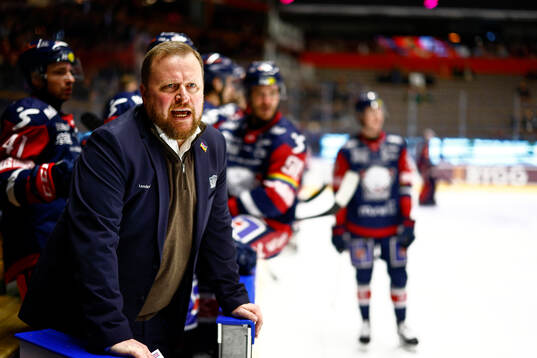 Linköpings tränare Klas Östman reagerar