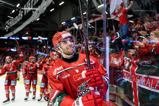 MoDos Josh Dickinson jublar