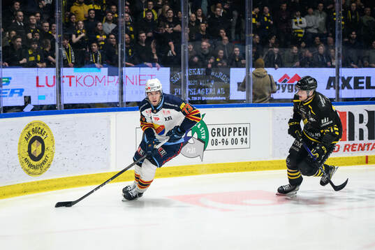 Djurgårdens Anton Gradin och AIKs Anton Olsson