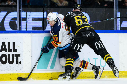 Djurgårdens Daniel Glad och AIKs Anton Olsson