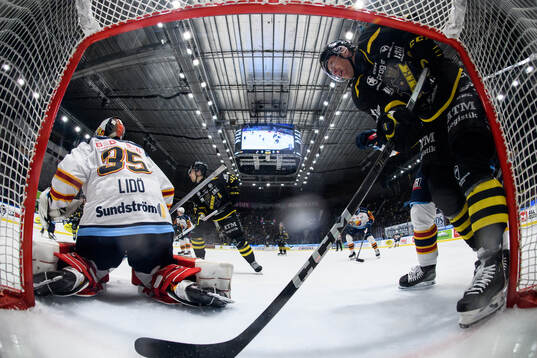 Djurgårdens målvakt Carl Lidö och AIKs Richard Gynge