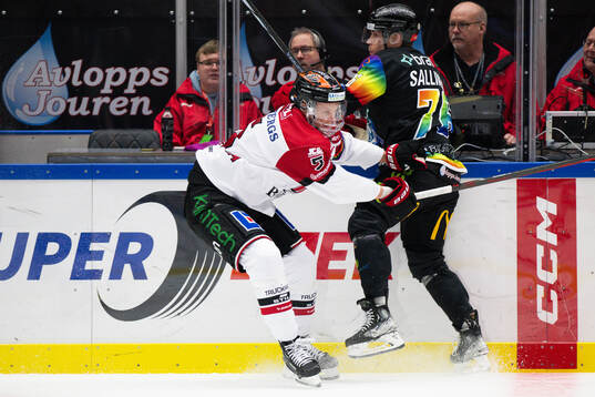 Malmö Redhawks Tomi Sallinen och Örebros Gustav Backström