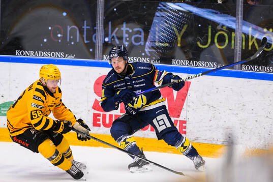 Skellefteås Oskar Nilsson och HV71s Simon Önerud
