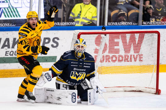 Skellefteås Filip Sandberg jublar