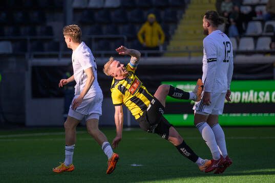 Östersunds Jakob Hedenquist , BK Häckens Mikkel Rygaard Jensen  och Östersunds Ali Suljic