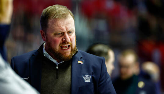 Linköpings tränare Klas Östman reagerar