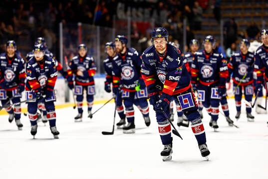 Linköpings spelare med John Nyberg jublar