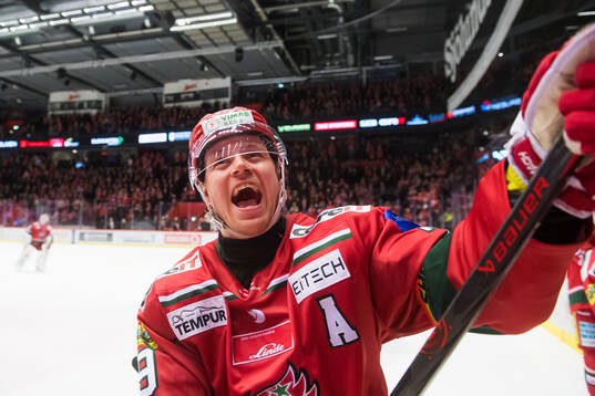 MoDos Mikkel Aagaard jublar