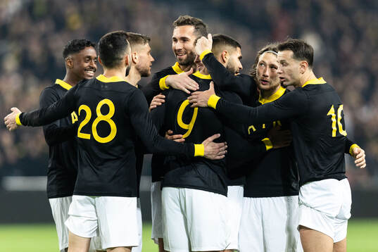 AIKs Omar Faraj jublar med lagkamrater efter 3-1